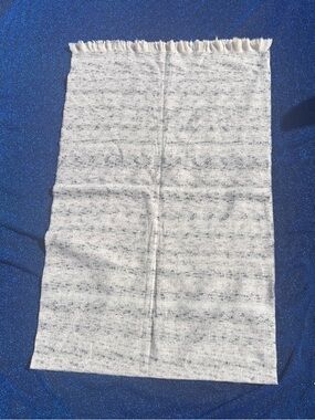 Banana Republic Gray and Cream Scarf